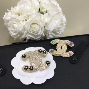 Luxury Womens Jewelry Chanel Pearls Flower CC Logo Brooch A152PP140 AA148129