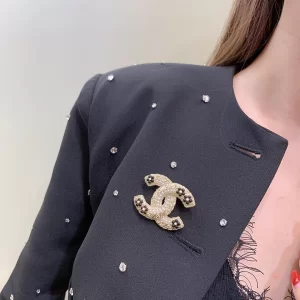 Luxury Womens Jewelry Chanel Pearls Flower CC Logo Brooch A152PP140 AA148129