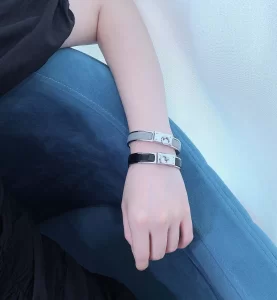 Luxury Womens Jewelry Hermes Clic Anneau Bracelet in Black A205PP220 AA154475