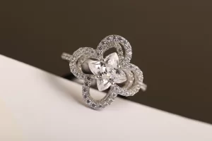 Louis Vuitton Les Ardentes Diamond Flower Ring 