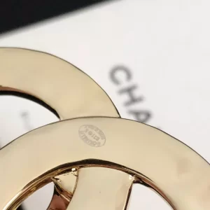 Luxury Womens Jewelry Chanel Brooch Chanel Gold CC Lock Brooch A39PP140 AA160825