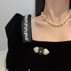 Luxury Womens Jewelry Chanel Brooch Chanel Gold CC Heart Brooch A152PP110 AA171971