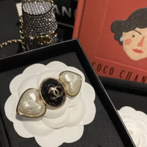 Luxury Womens Jewelry Chanel Brooch Chanel Gold CC Heart Brooch A152PP110 AA171971