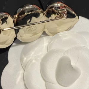 Luxury Womens Jewelry Chanel Brooch Chanel Gold CC Heart Brooch A152PP110 AA171971