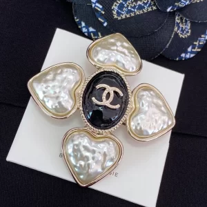 Luxury Womens Jewelry Chanel Brooch Chanel Gold CC Heart Brooch A152PP130 AA171972