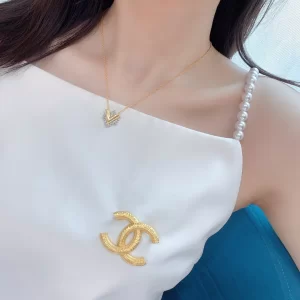 Luxury Womens Jewelry Chanel Brooch Chanel Gold CC Logo Brooch A205PP150 AA174142