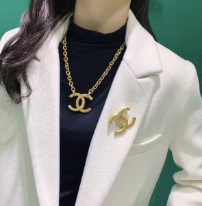 Luxury Womens Jewelry Chanel Brooch Chanel Gold CC Logo Brooch A205PP150 AA174142