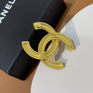 Luxury Womens Jewelry Chanel Brooch Chanel Gold CC Logo Brooch A205PP150 AA174142