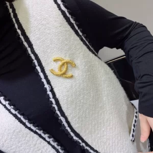 Luxury Womens Jewelry Chanel Brooch Chanel Gold CC Logo Brooch A205PP150 AA174142