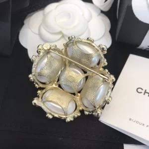 Luxury Womens Jewelry Chanel Brooch Chanel Crystals Ball Brooch A39PP180 AA174179
