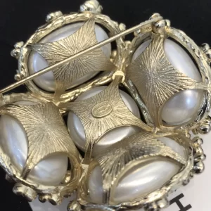 Luxury Womens Jewelry Chanel Brooch Chanel Crystals Ball Brooch A39PP180 AA174179