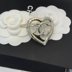 Chanel Brooch Chanel Gold CC Logo Heart Broochs 