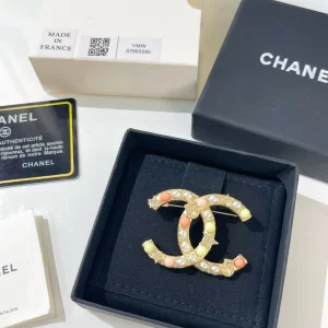 Replica Womens Jewelry Chanel VIP CC Logo Brooch A62PP190 AA180623