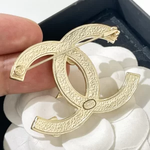 Replica Womens Jewelry Chanel VIP CC Logo Brooch A62PP190 AA180623