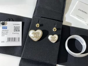Chanel VIP Crystals CC Heart Brooch AB7007 