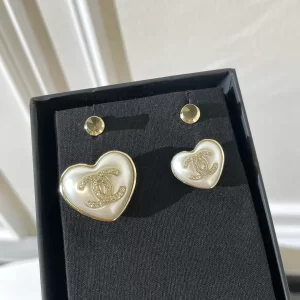 Replica Womens Jewelry Chanel VIP Crystals CC Heart Brooch AB7007 A62PP190 AA181173