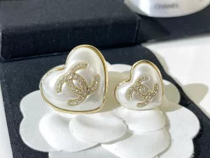 Replica Womens Jewelry Chanel VIP Crystals CC Heart Brooch AB7007 A62PP190 AA181173