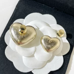 Replica Womens Jewelry Chanel VIP Crystals CC Heart Brooch AB7007 A62PP190 AA181173