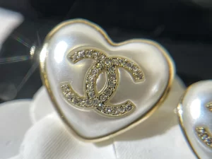 Replica Womens Jewelry Chanel VIP Crystals CC Heart Brooch AB7007 A62PP190 AA181173