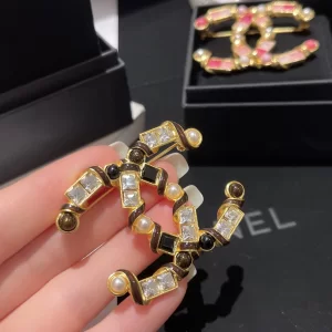 Replica Womens Jewelry Chanel Crystal CC Logo Brooch A152PP180 AA189118