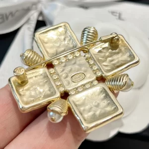 Replica Womens Jewelry Chanel Crystals CC Logo Metal Brooch A62PP180 AA189247