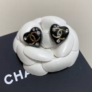 Essenceofluxury Womens Jewelry Chanel CC Logo Black Heart Earrings A152PP180 AA192749