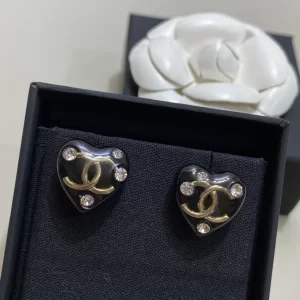 Essenceofluxury Womens Jewelry Chanel CC Logo Black Heart Earrings A152PP180 AA192749