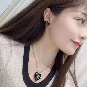 Essenceofluxury Womens Jewelry Chanel CC Logo Black Heart Earrings A152PP180 AA192749
