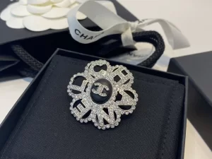 Essenceofluxury Womens Jewelry Chanel Crystals CC Monogram Flower Brooch A39PP180 AA192815