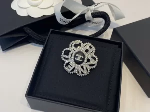 Essenceofluxury Womens Jewelry Chanel Crystals CC Monogram Flower Brooch A39PP180 AA192815