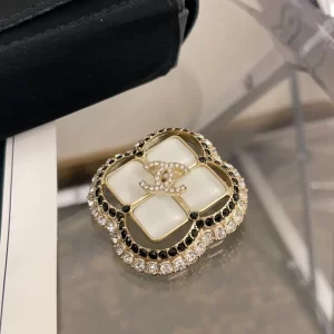 Essenceofluxury Womens Jewelry Chanel Crystals CC Logo Square Brooch A152PP180 AA194478