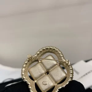 Essenceofluxury Womens Jewelry Chanel Crystals CC Logo Square Brooch A152PP180 AA194478