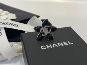 Essenceofluxury Womens Jewelry Chanel Crystals CC Logo Black Flower Brooch A39PP180 AA195576