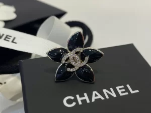 Essenceofluxury Womens Jewelry Chanel Crystals CC Logo Black Flower Brooch A39PP180 AA195576
