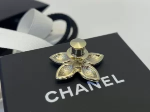 Essenceofluxury Womens Jewelry Chanel Crystals CC Logo Black Flower Brooch A39PP180 AA195576