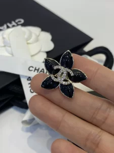 Essenceofluxury Womens Jewelry Chanel Crystals CC Logo Black Flower Brooch A39PP180 AA195576