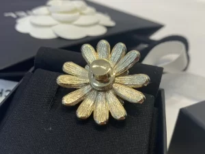 Essenceofluxury Womens Jewelry Chanel Crystals CC Logo Black Flower Brooch A39PP180 AA195579