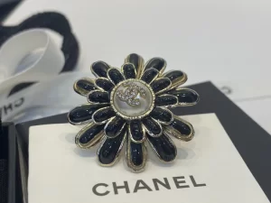 Essenceofluxury Womens Jewelry Chanel Crystals CC Logo Black Flower Brooch A39PP180 AA195579
