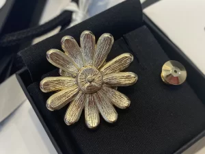 Essenceofluxury Womens Jewelry Chanel Crystals CC Logo Black Flower Brooch A39PP180 AA195579