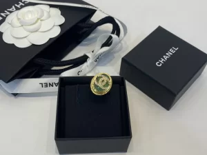 Essenceofluxury Womens Jewelry Chanel Crystals CC Logo Rings Gold A39PP180 AA197100