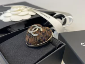 Essenceofluxury Womens Jewelry Chanel CC Logo Tweed Heart Brooch in Brown A39PP180 AA197593