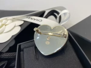 Essenceofluxury Womens Jewelry Chanel CC Logo Tweed Heart Brooch in Brown A39PP180 AA197593