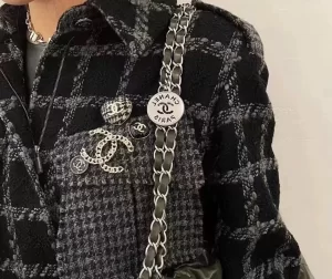 Essenceofluxury Womens Jewelry Chanel CC Logo Tweed Heart Brooch in Brown A39PP180 AA197593