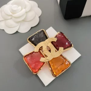 Essenceofluxury Womens Jewelry Chanel Vintage CC Logo Cross Brooch A152PP280 AA197821