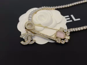 Essenceofluxury Womens Jewelry Chanel Crystals CC Logo and Pink Necklace A39PP280 AA198864