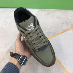 Essenceofluxury Mens Shoes Louis Vuitton Run Away Sneaker in Green 38 To 44 A151PP580 AA199739
