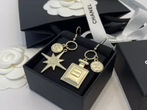 Essenceofluxury Womens Jewelry Chanel Gold Bottle Star Earrings A39PP180 AA200223