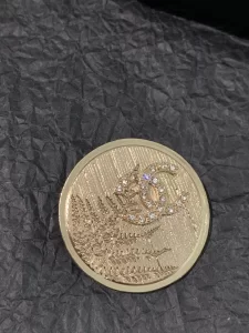 Essenceofluxury Womens Jewelry Chanel Crystals CC Logo Gold Round Brooch A152PP180 AA200842