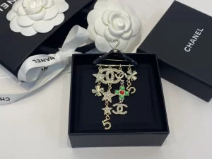 Essenceofluxury Womens Jewelry Chanel Crystals CC Multi Charms Brooch A39PP180 AA201689