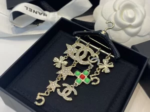 Essenceofluxury Womens Jewelry Chanel Crystals CC Multi Charms Brooch A39PP180 AA201689